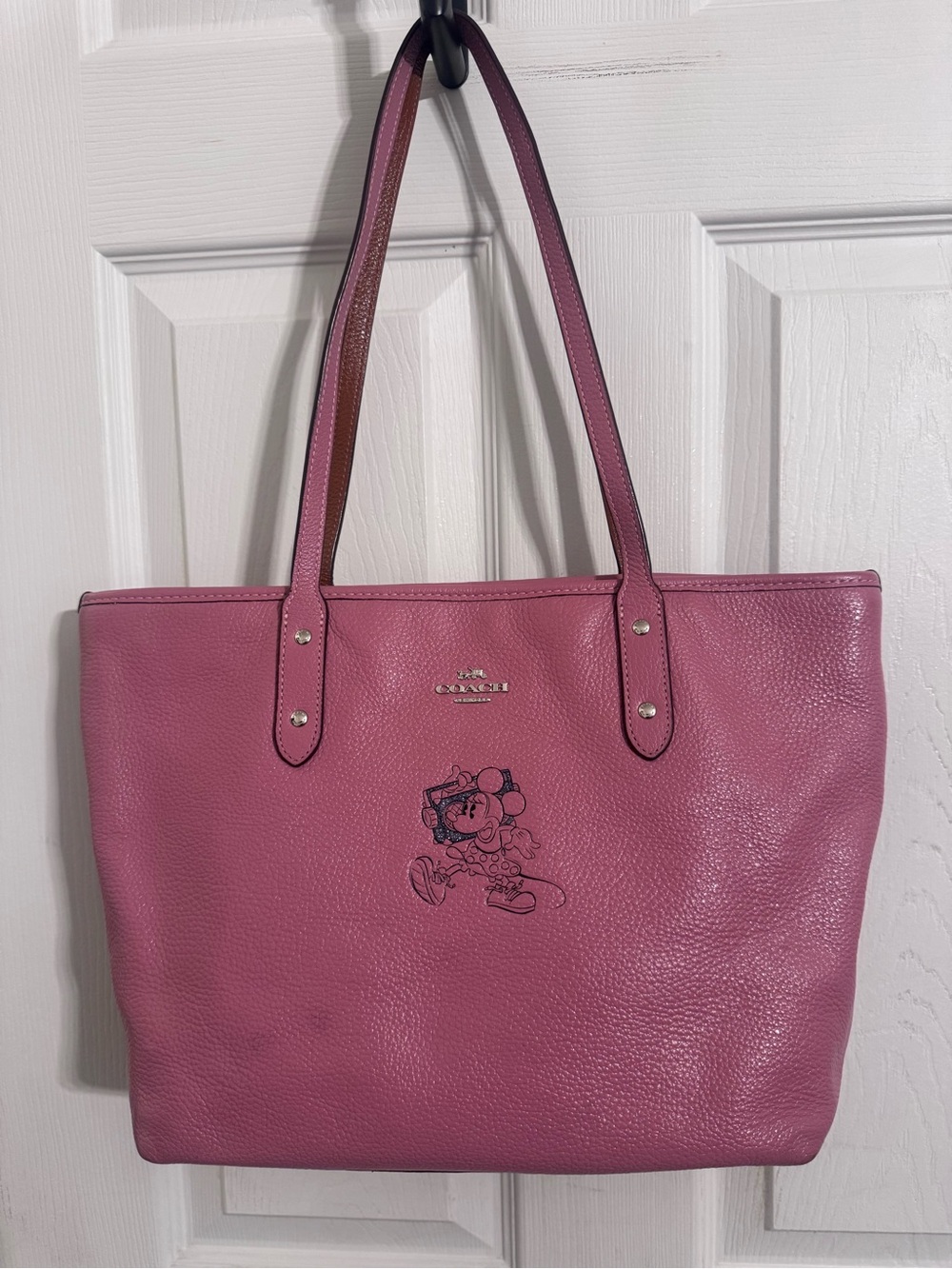 Coach
Coach x Disney MINNIE MOTIF CITY TOTE IN PEBBLED LEATHER